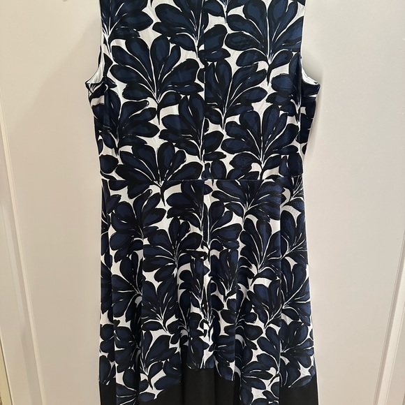 Ivanka Trump Floral Dress - Picture 4 of 7